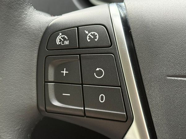 Low Kms Volvo V40! 365141191
