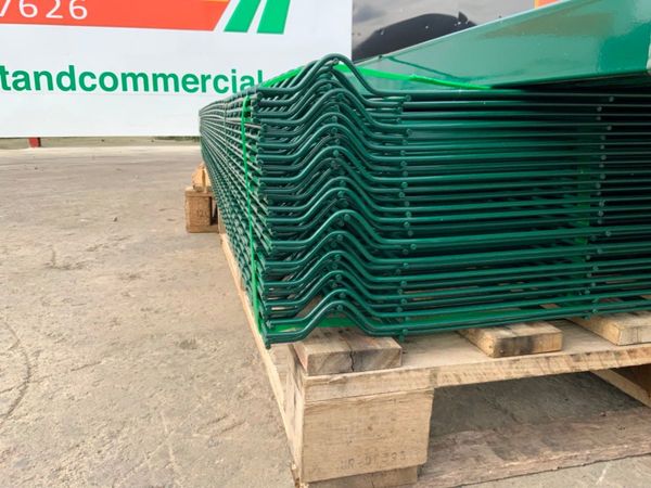 UNUSED V MESH SECURITY FENCING BUNDLE...220m. 365189558