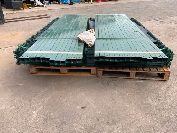 UNUSED V MESH SECURITY FENCING BUNDLE...220m. 365189550