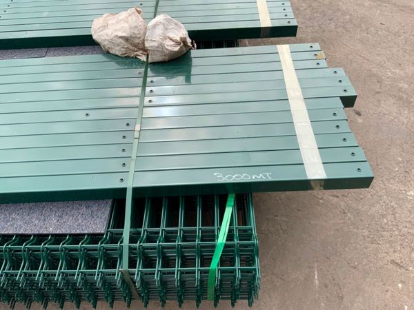 UNUSED V MESH SECURITY FENCING BUNDLE...220m. 365189551