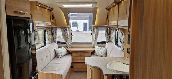 Bailey Pegasus GT-70 Caravan Fixed Bed 365190935
