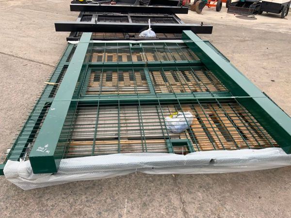 20ft SITE / YARD ENTRANCE GATES & POSTS.....225m 365191054
