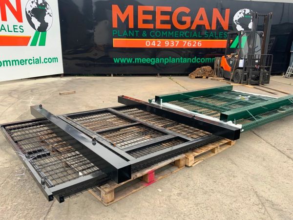 20ft SITE / YARD ENTRANCE GATES & POSTS.....225m 365191059