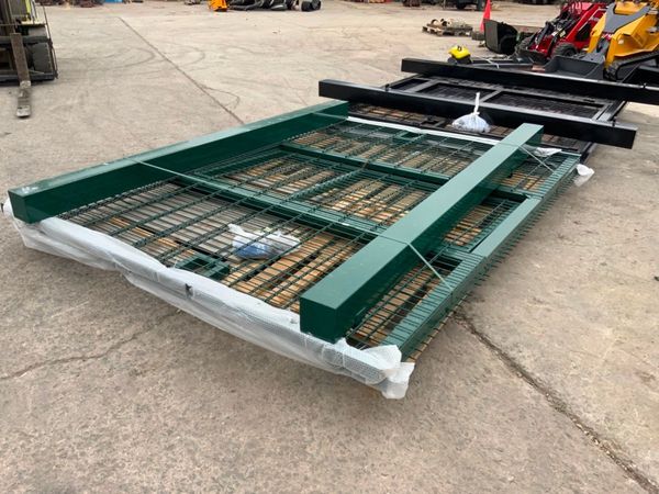 20ft SITE / YARD ENTRANCE GATES & POSTS.....225m 365191053