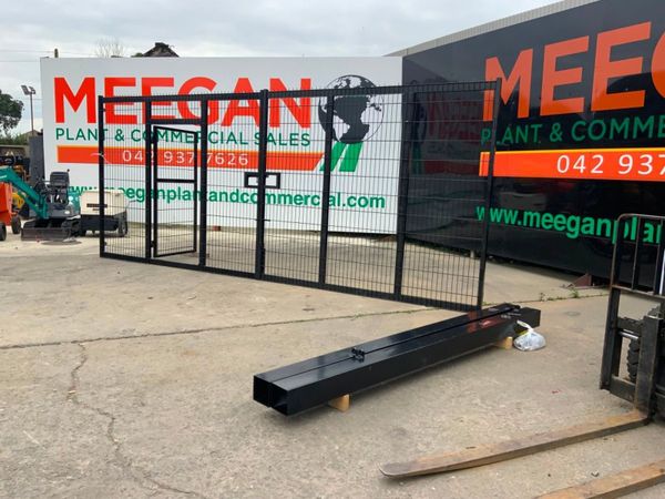 20ft SITE / YARD ENTRANCE GATES & POSTS.....225m 365191062