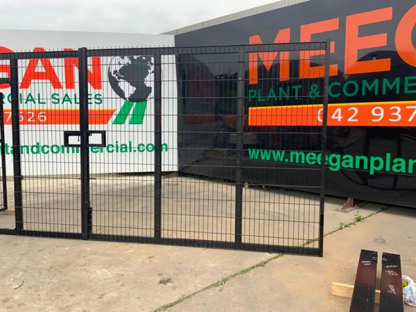 20ft SITE / YARD ENTRANCE GATES & POSTS.....225m 365191075