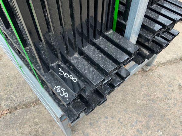 ARROW TOP METAL RAILING & POSTS.......35w.. 365193275