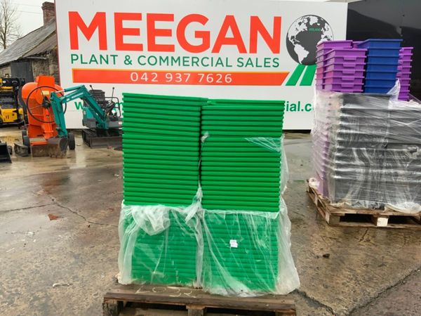 UNUSED PLASTIC STORAGE BOXES / TRAYS....2053. 365245999