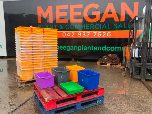 UNUSED PLASTIC STORAGE BOXES / TRAYS....2053. 365246004
