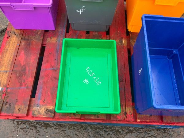 UNUSED PLASTIC STORAGE BOXES / TRAYS....2053. 365246005