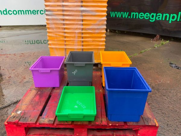 UNUSED PLASTIC STORAGE BOXES / TRAYS....2053. 365246003