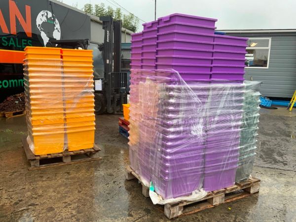 UNUSED PLASTIC STORAGE BOXES / TRAYS....2053. 365246014