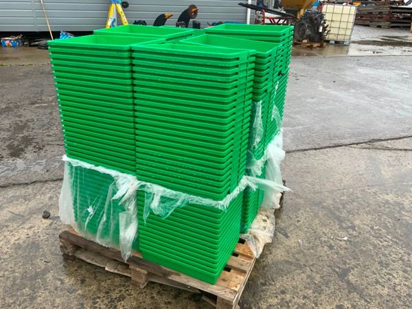 UNUSED PLASTIC STORAGE BOXES / TRAYS....2053. 365246015