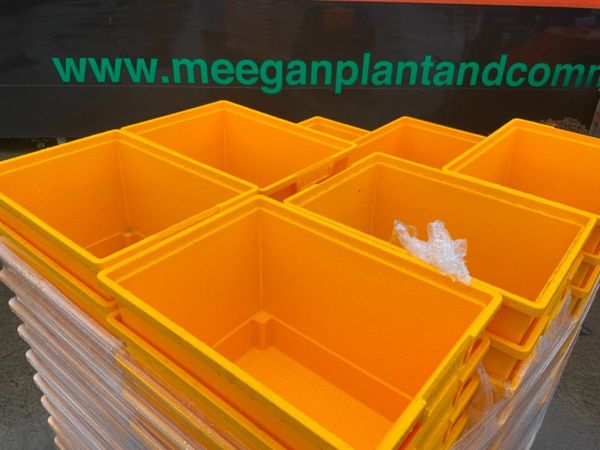 UNUSED PLASTIC STORAGE BOXES / TRAYS....2053. 365246018