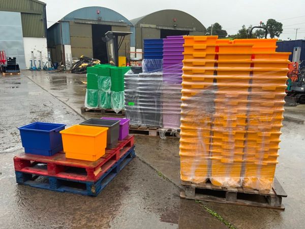 UNUSED PLASTIC STORAGE BOXES / TRAYS....2053. 365246010