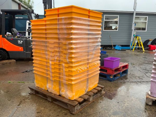UNUSED PLASTIC STORAGE BOXES / TRAYS....2053. 365246013