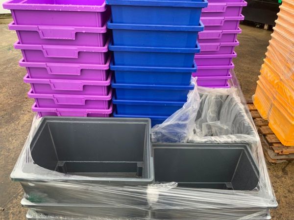 UNUSED PLASTIC STORAGE BOXES / TRAYS....2053. 365246020