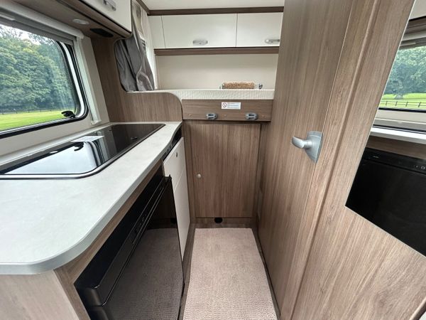 241 CITROEN CARADO V132 PRO - 2 BERTH - STUNNING - 365250552