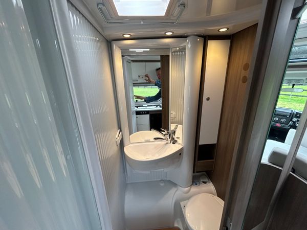 241 CITROEN CARADO V132 PRO - 2 BERTH - STUNNING - 365250569