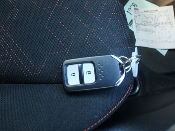 2014 Honda Fit 1.5 Hybrid 365307104
