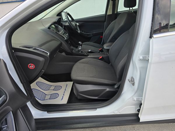 Ford Focus 2017 365385976