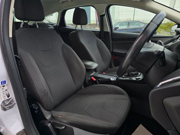 Ford Focus 2017 365385981