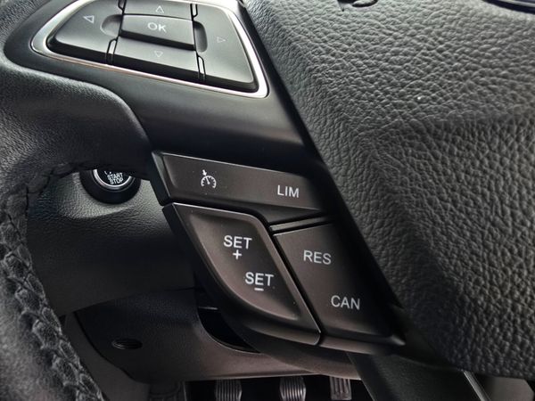 Ford Focus 2017 365385992