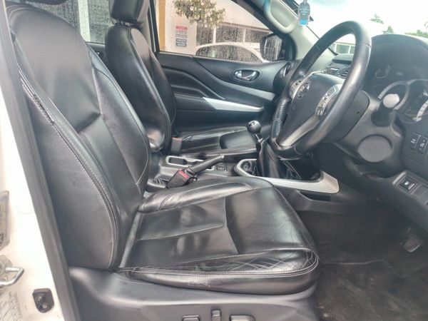 Nissan Navara Tekna 365398118