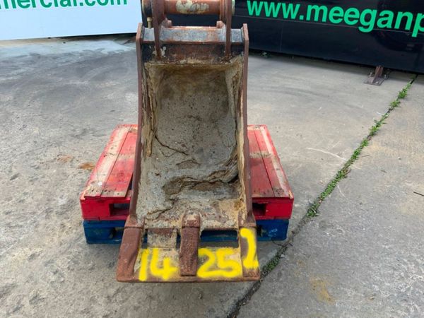 24" GEITH DIGGING BUCKET....65mm PINS.....1425-2. 365404039