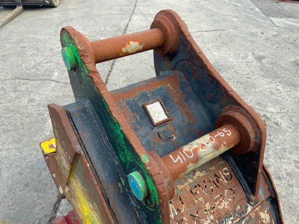 24" GEITH DIGGING BUCKET....65mm PINS.....1425-2. 365404044