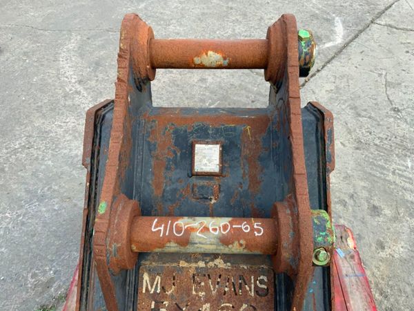 24" GEITH DIGGING BUCKET....65mm PINS.....1425-2. 365404046