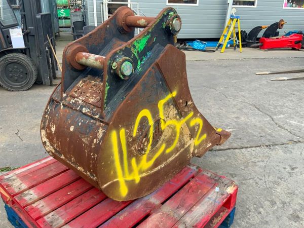 24" GEITH DIGGING BUCKET....65mm PINS.....1425-2. 365404047