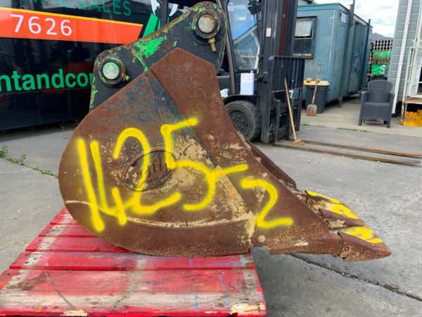 24" GEITH DIGGING BUCKET....65mm PINS.....1425-2. 365404048