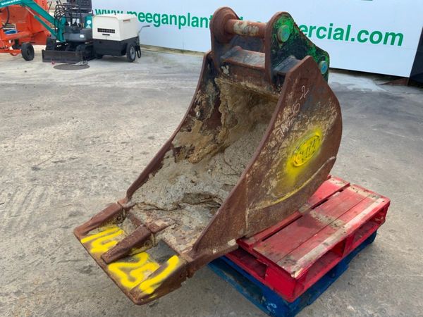 24" GEITH DIGGING BUCKET....65mm PINS.....1425-2. 365404041