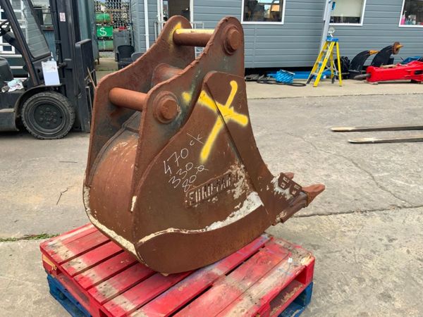 24" EUROFAB DIGGING BUCKET.....80mm PINS...1429t. 365405840