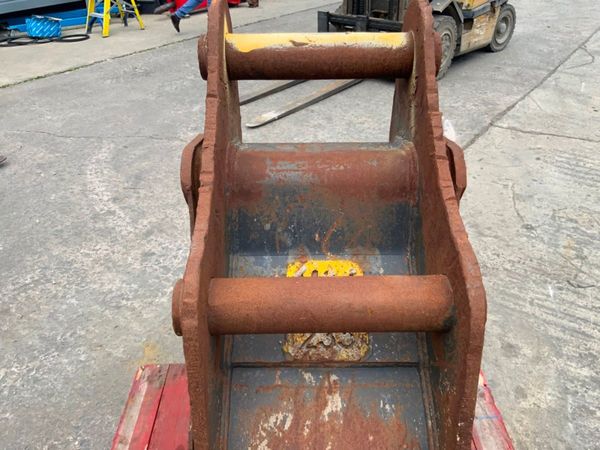 24" EUROFAB DIGGING BUCKET.....80mm PINS...1429t. 365405841