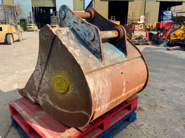 36" GEITH DIGGING BUCKET.....65mm PINS.......1425. 365401004