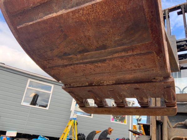 36" GEITH DIGGING BUCKET.....65mm PINS.......1425. 365401009