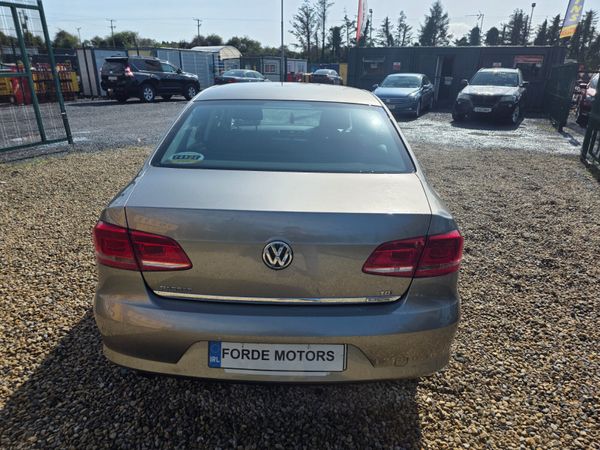 Volkswagen Passat 2012 365449410