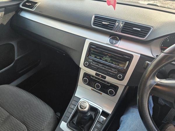 Volkswagen Passat 2012 365449411
