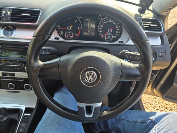 Volkswagen Passat 2012 365449412