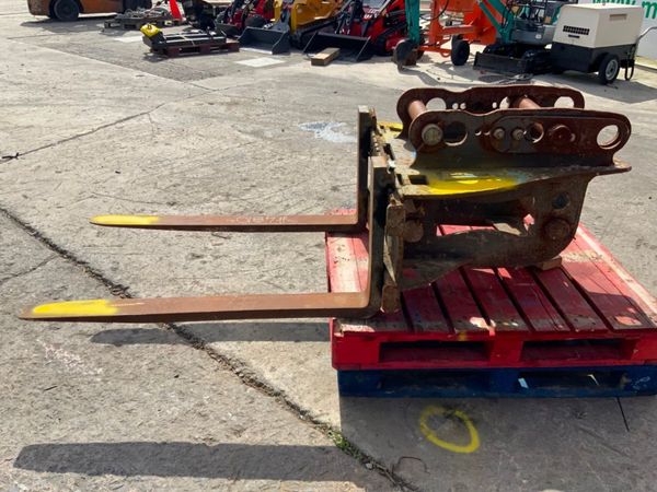 DROMONE PALLET FORK ATTACHMENT.....4810. 365469574
