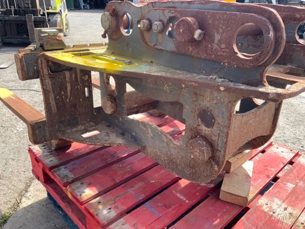 DROMONE PALLET FORK ATTACHMENT.....4810. 365469575