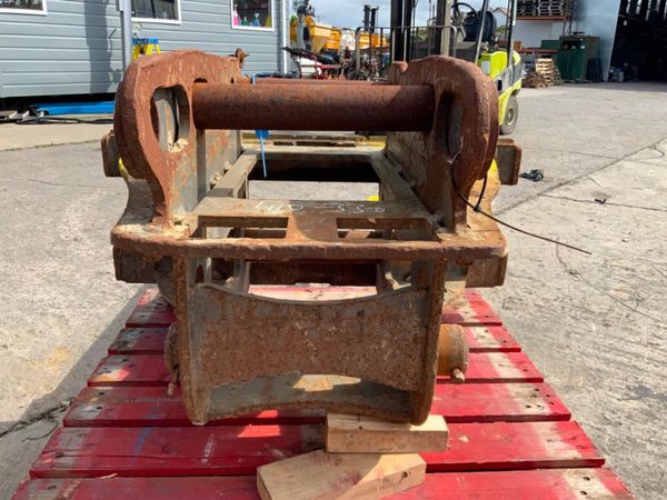 DROMONE PALLET FORK ATTACHMENT.....4810. 365469576