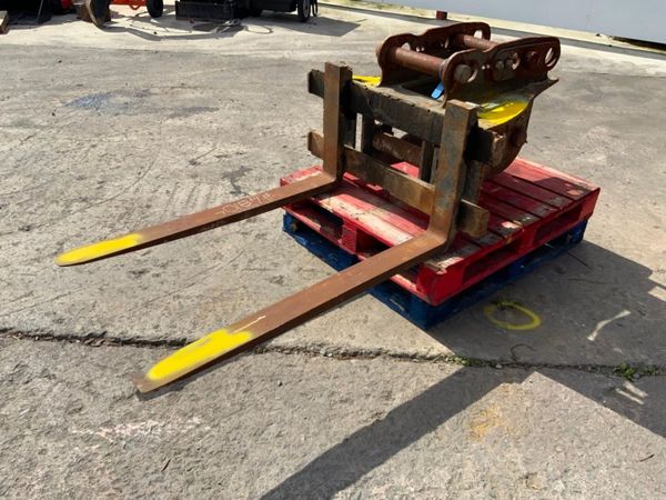 DROMONE PALLET FORK ATTACHMENT.....4810. 365469573