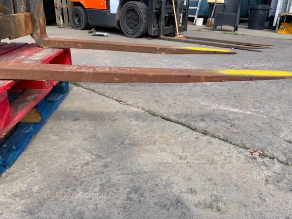 DROMONE PALLET FORK ATTACHMENT.....4810. 365469580