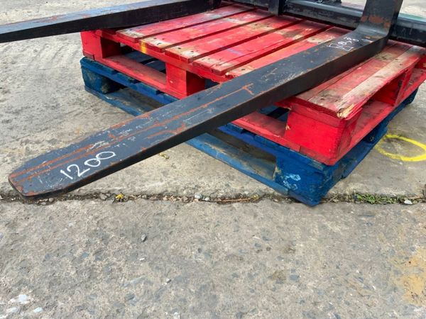 UNUSED COMPACT LOADER FORK CARRIAGE...4022. 365461045