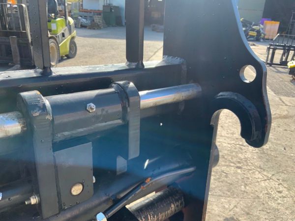 UNUSED JCB PRECISION PLACER CARRIAGE...4707. 365461166