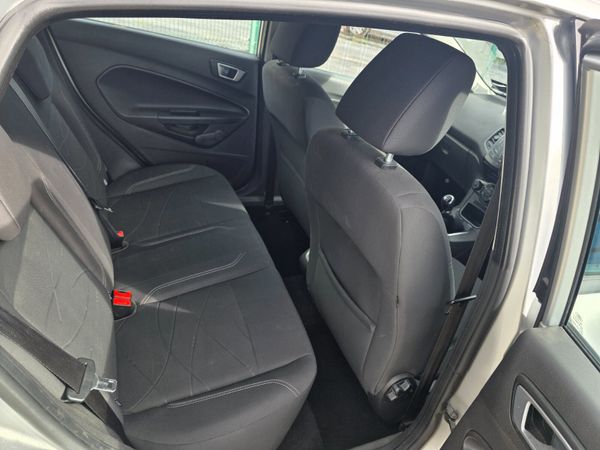 Ford Fiesta 2014 365498138