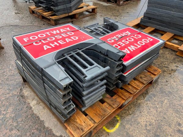 MELBA SWINTEX PLASTIC ROAD WORK SIGNS. 365587194